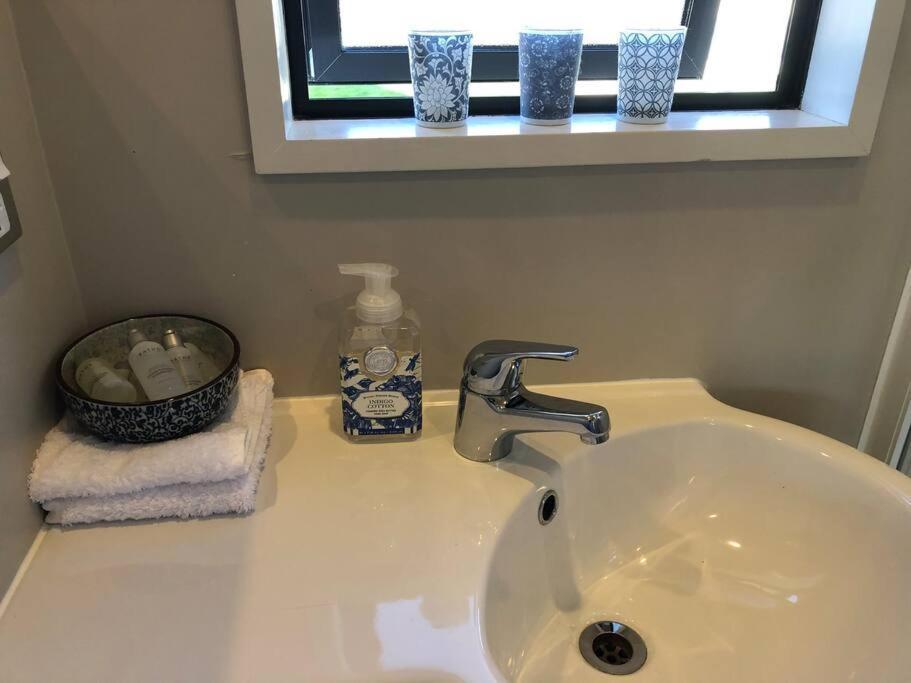 Private, Tasteful Studio Apartment Wanaka Luaran gambar